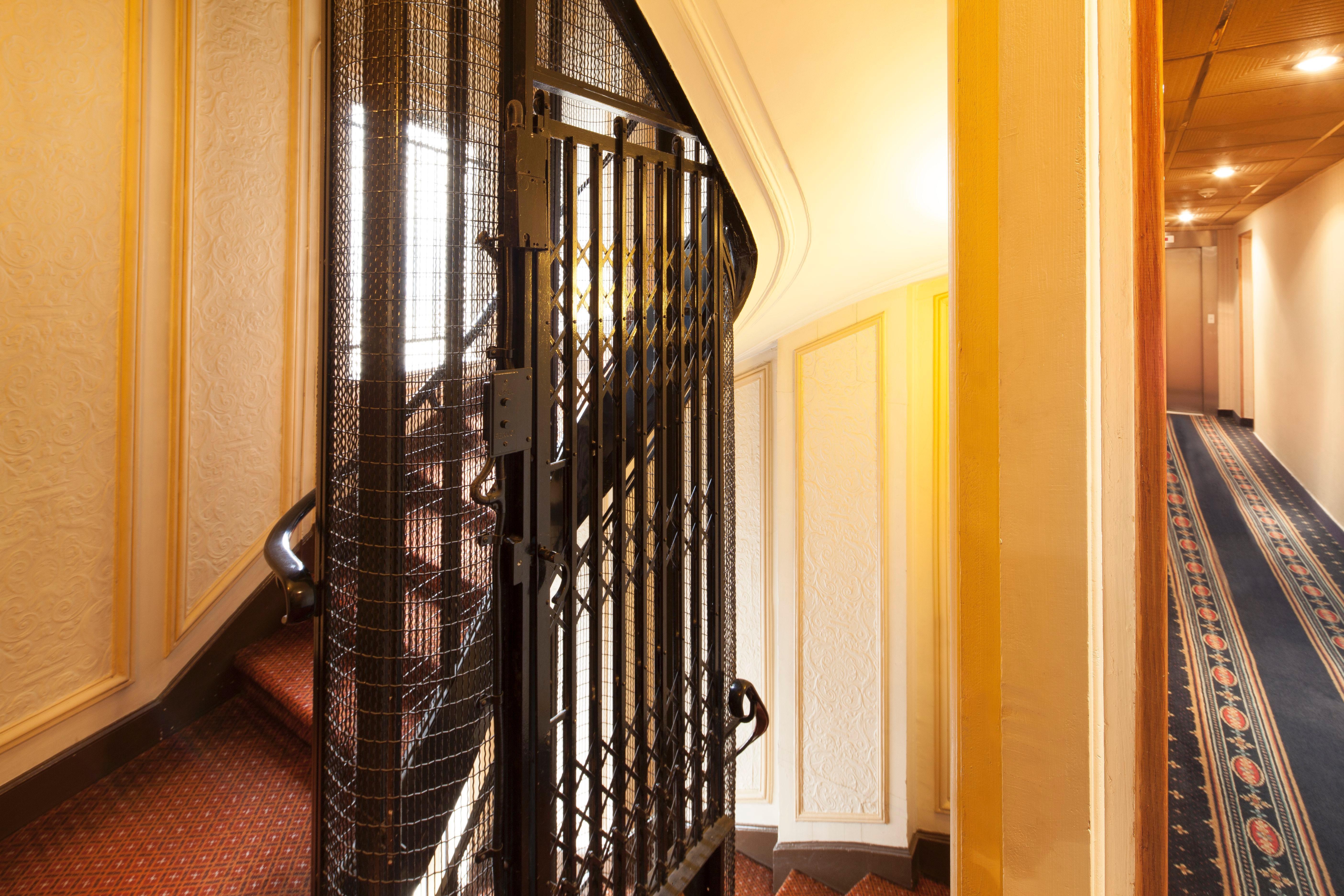 Hotel Paix Republique Париж Екстериор снимка